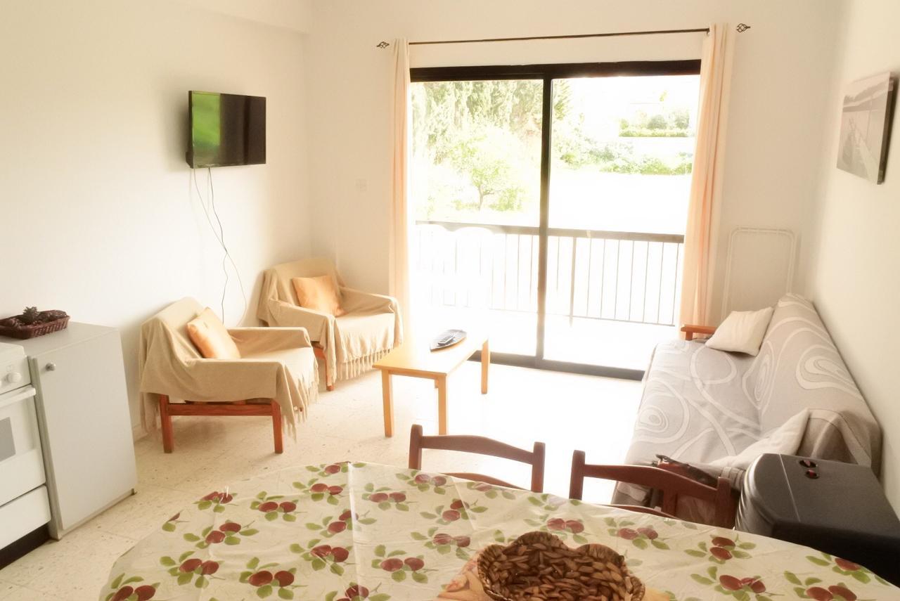 Kissonerga Beach Apartment Paphos Extérieur photo